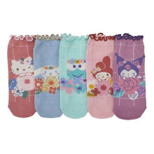 Load image into Gallery viewer, Socks: Licensed Themed (assorted)